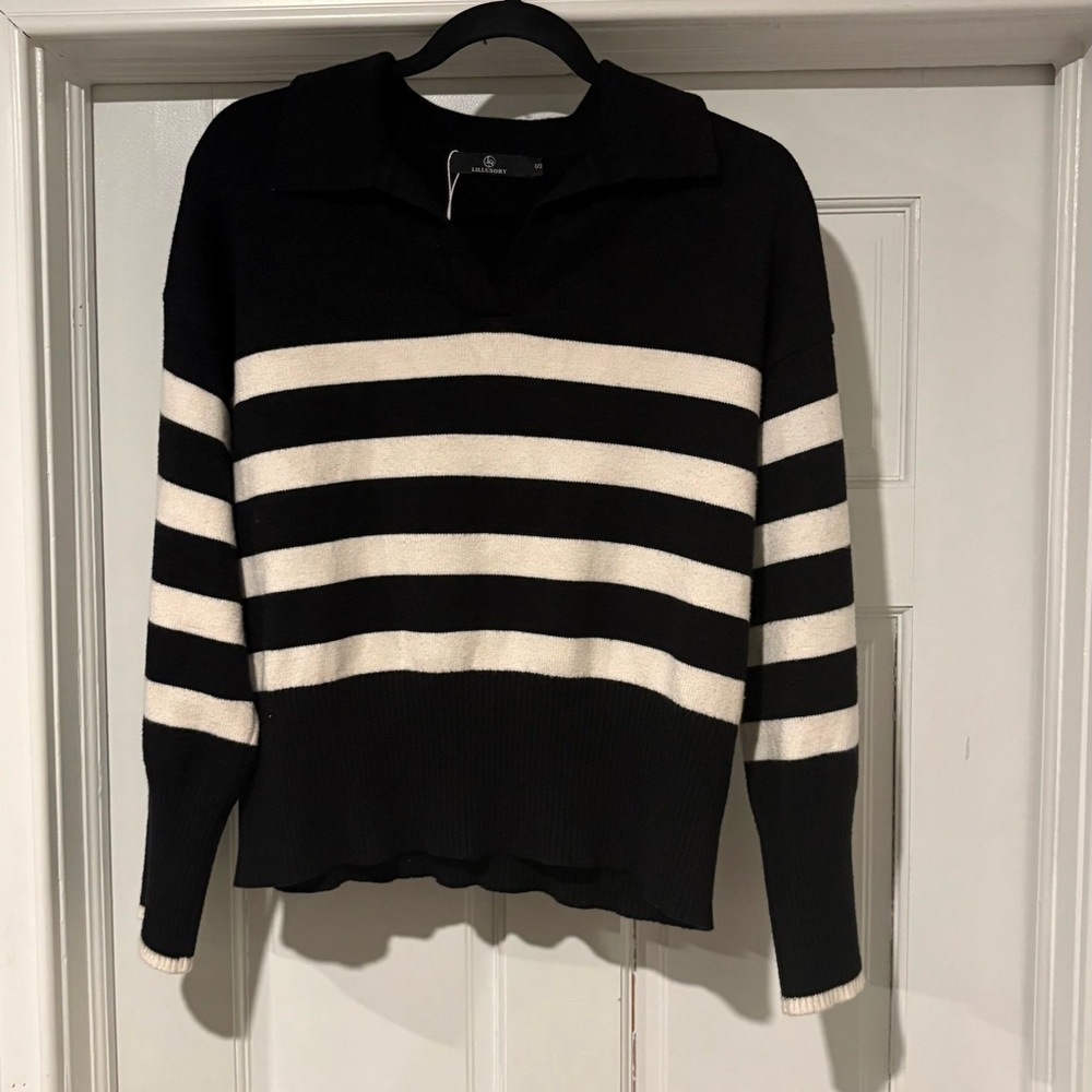 Lillusory Women’s Small Chic‎ Striped V-Neck Sweater in Black and White